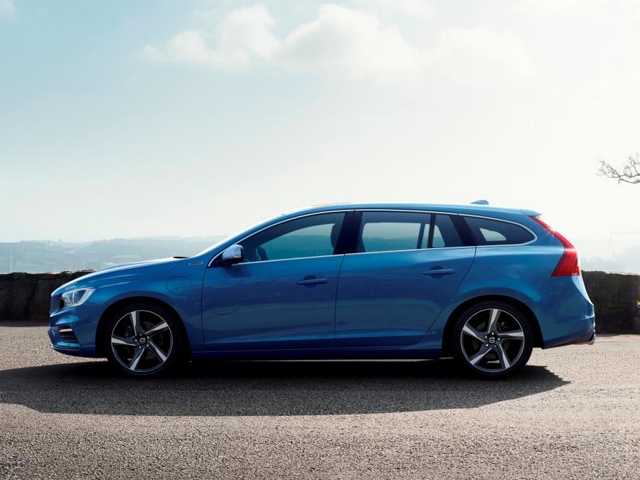  Volvo V60 Plug-In Hybrid R-Design 2014 года  (фото 4 из 15)